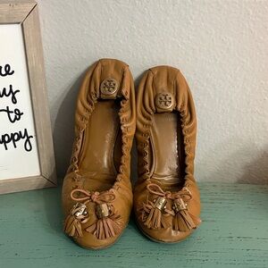 Tory Burch Women's Brown Tassel Flats SZ 7.5 box 132